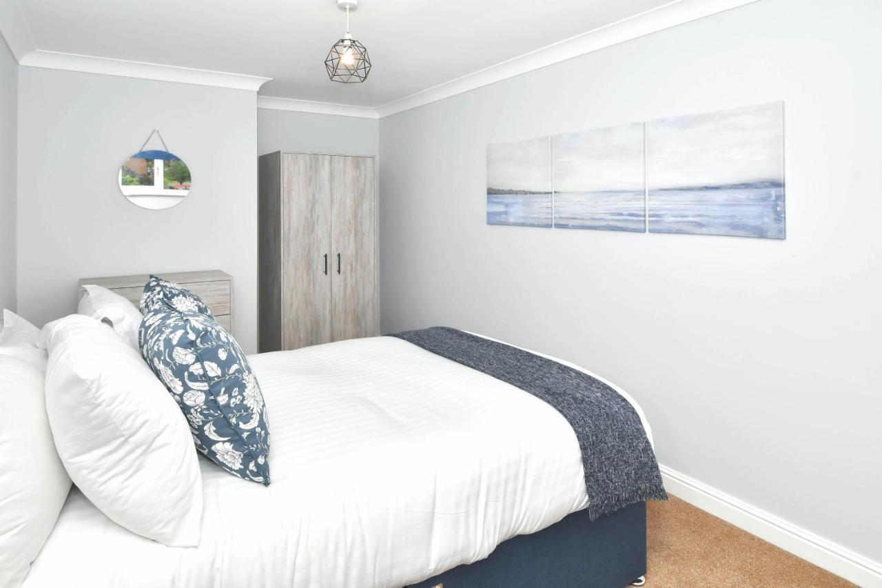 The Glade By Yourstays Huge Single Detached Holiday Home With Big Garden Newcastle-under-Lyme Exterior foto