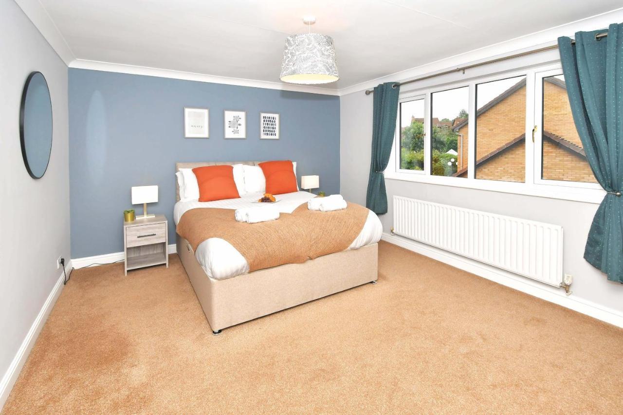 The Glade By Yourstays Huge Single Detached Holiday Home With Big Garden Newcastle-under-Lyme Exterior foto