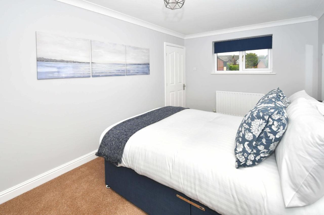 The Glade By Yourstays Huge Single Detached Holiday Home With Big Garden Newcastle-under-Lyme Exterior foto