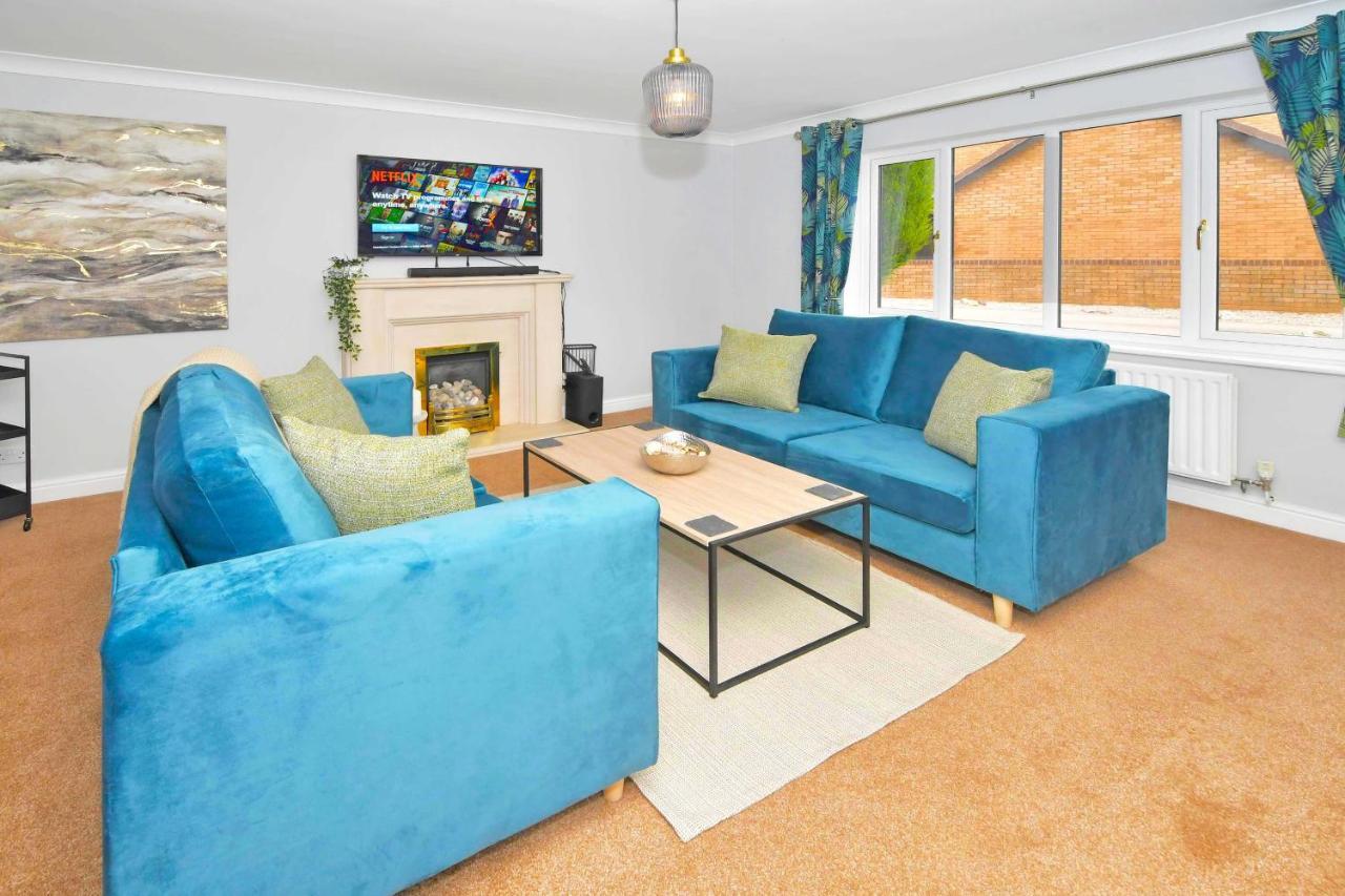 The Glade By Yourstays Huge Single Detached Holiday Home With Big Garden Newcastle-under-Lyme Exterior foto