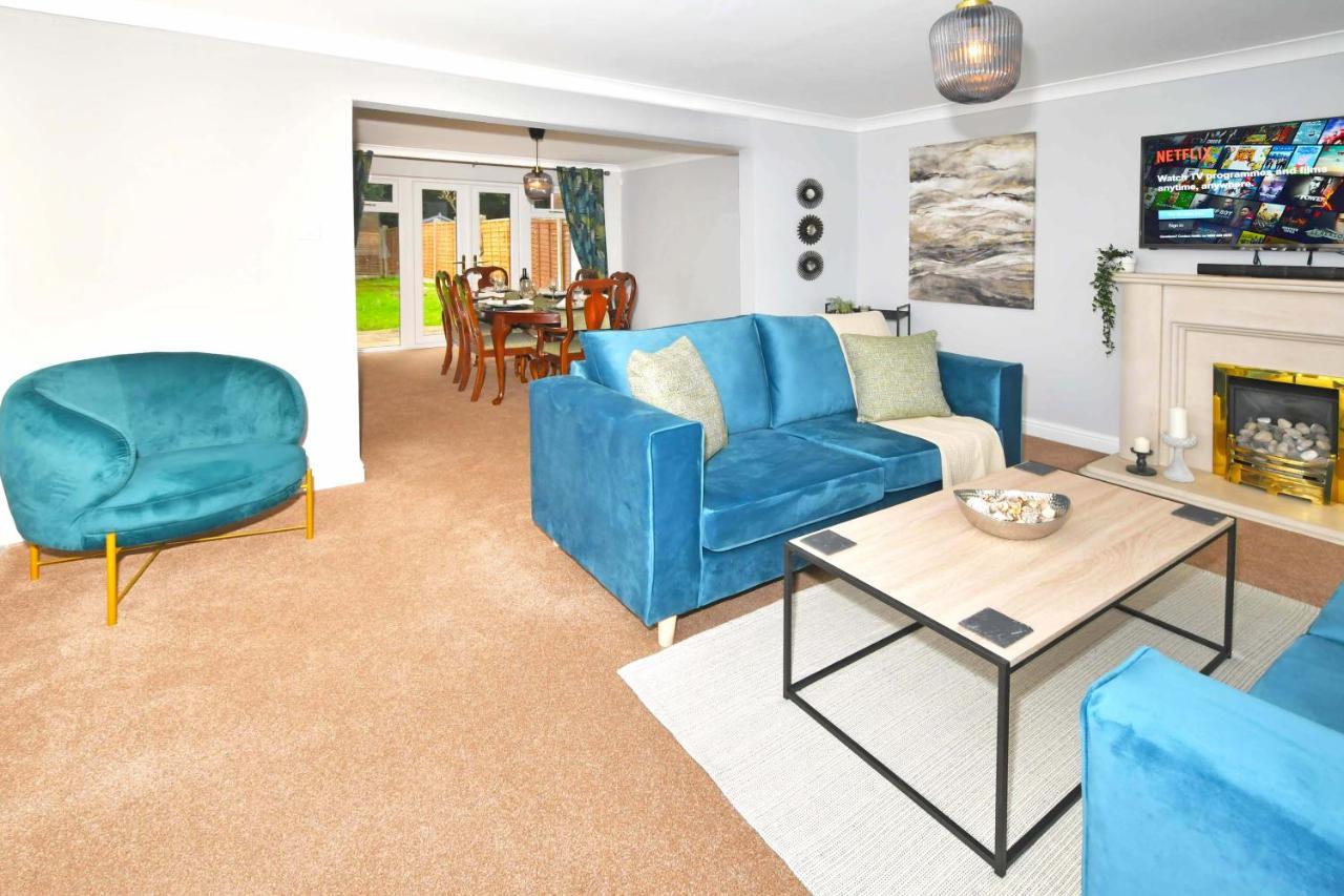 The Glade By Yourstays Huge Single Detached Holiday Home With Big Garden Newcastle-under-Lyme Exterior foto