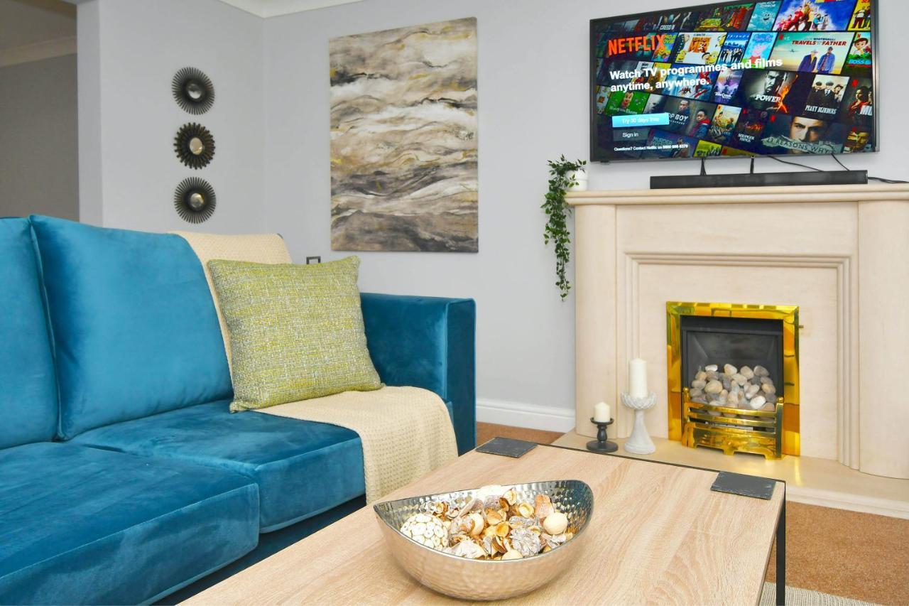 The Glade By Yourstays Huge Single Detached Holiday Home With Big Garden Newcastle-under-Lyme Exterior foto