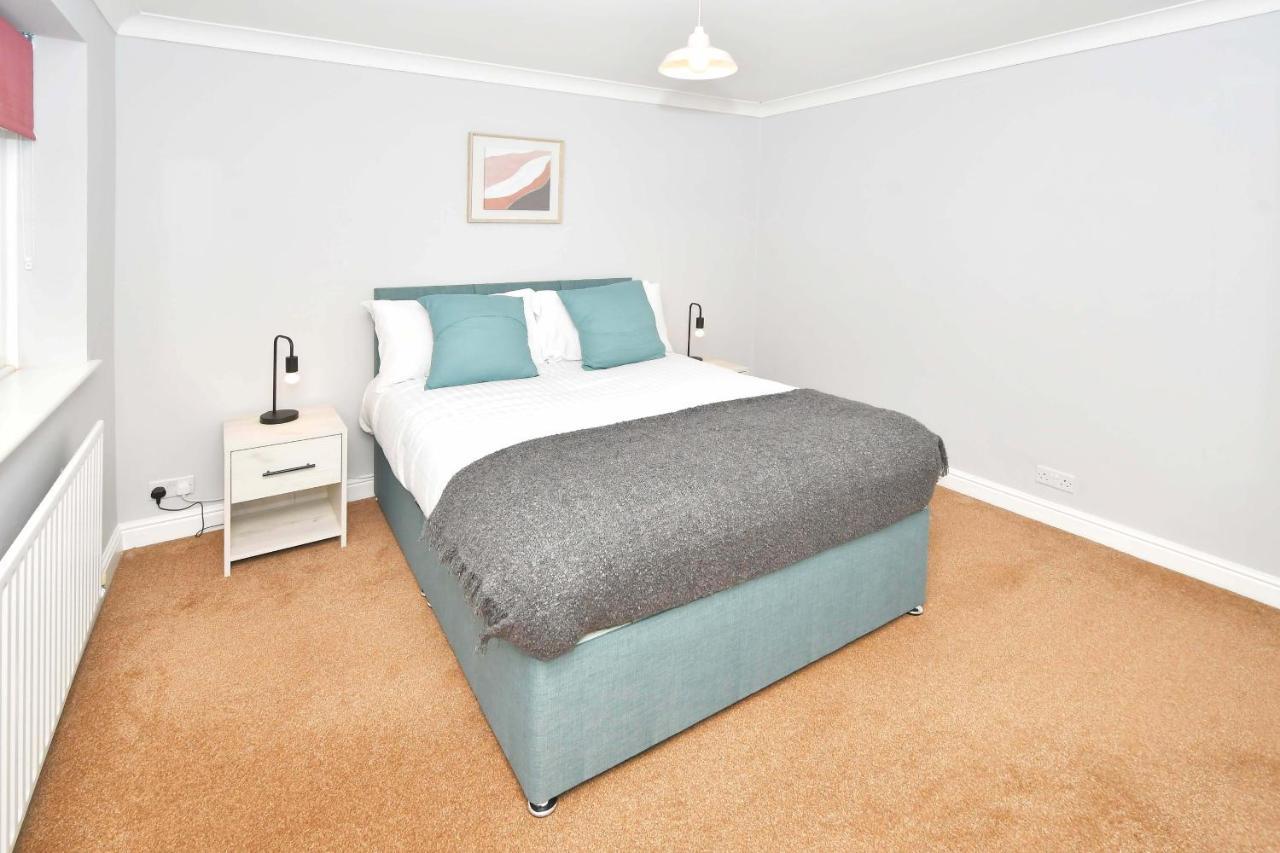 The Glade By Yourstays Huge Single Detached Holiday Home With Big Garden Newcastle-under-Lyme Exterior foto